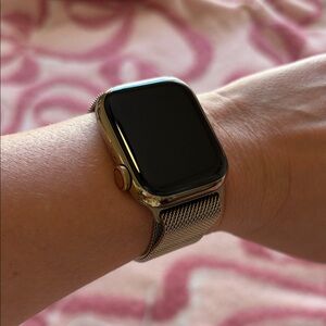 Apple Watch Series 9 GPS + Cellular 41mm Gold Stainless